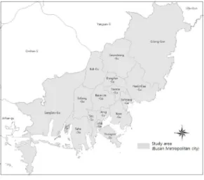 FIGURE  1.  Study area 2.  선행연구  및  이론적  고찰 폭염의  영향은  사회·인구적,  환경적  요인으 로  인해  지역에  걸쳐  균일하게  나타나지  않으며  이는  열환경에  대한  개인들의  반응이나  적응능 력에  영향을  끼치게  되어  결국  특정  인구집단의  취약성의  원인이  되는  것으로  알려져  있다 (Nayak  et  al.,  2018)