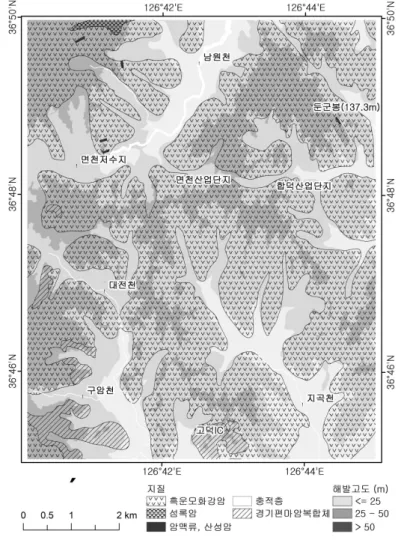 FIGURE  3.  연구지역  지질과  지형고도3.  야산지도  작성본  연구에서는  연구지역의  야산을  식별하고 지도화하기  위해  야산의  정의를  살펴보고  야산을  식별하는  절차를  설계하였다