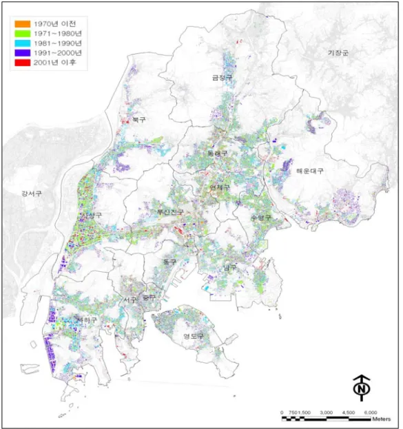 FIGURE  2.  부산광역시  노후건축물  DB구축  결과우선  법정동  단위의  건축물  GIS  DB와  행정동 GIS  DB를  프로그램상에  overlap하여  행정동  단위로  코딩하였으며,  동별  경계에  있는  건축물은 경계에  나뉘어진  면적이  큰  쪽의  행정동을  기준으로  하였다.