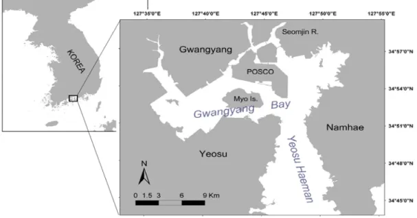 FIGURE  1.  Study  area,  Gwangyang  bay  in  Korea 2.  연구  방법 이웃한  피쳐들의  유사성을  측정하기  위한  통계치로  대상  피쳐와  이웃  피쳐  쌍들의  속성 치를  전체  자료  집합(dataset)의  평균치와  비 교한  Moran's  I  (Moran,  1948)와  이웃  피쳐들  간의  속성  값의  차이를  사용한  Geary's  C  (Geary,  1954;  Cliff과  O