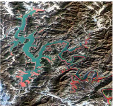 FIGURE 16. 2002~1993의 수계 변화     FIGURE 17. 2002~1987의 수계 변화     FIGURE 18. 2002~1981의 수계 변화감독분류  방법의  적용  시,  각  대상지역의 클래스가  정규분포를  이루고  있다고  가정을 하고,  분류하고자  하는  화소의  각  대상지역 클래스에  대한  가능성을  계산한  후  최대의 가능성을  갖는  클래스로  분류하는  최대우도법(Maximum  likelihood)  알고리