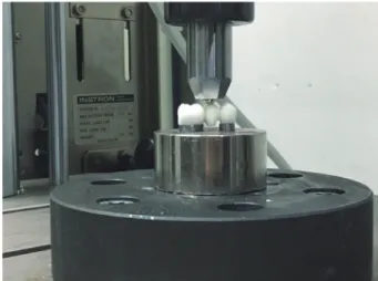 Fig. 3. Flexural strength test of specimen with Universal  testing machine. 