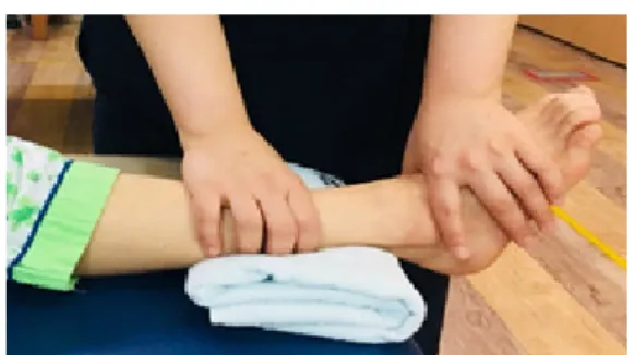 Fig. 2. Intervention of ankle joint mobilization (dorsiflexion)