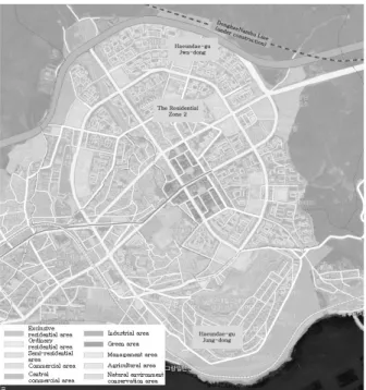 Fig. 1. Land Use Zoning of Study Area2.1.3  보행공간과 차량 동선의 분리 유형대규모 주거단지 내 차량과 보행자 동선의 분리를 위한 설계 유형은  일반적으로  다음의  네  가지로  구분된다.첫째, 보차혼용방식은 우리나라의 10m 이하의 주거지역 구획도로에서 흔히 볼 수 있는 형태로 보행자와 차량 동선이 전혀 분리되지 않고 동일한 공간을 사용하는 것이다