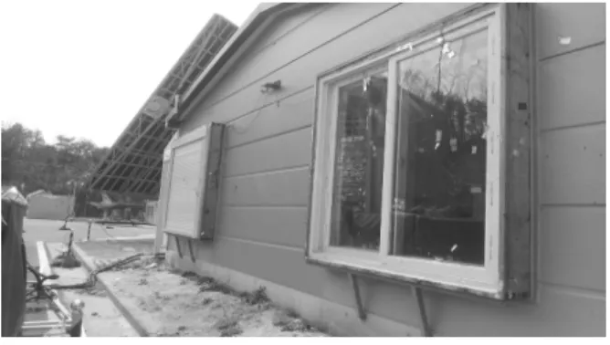 Fig. 8  Installation of the thermal insulation shuttered  window(from the front).
