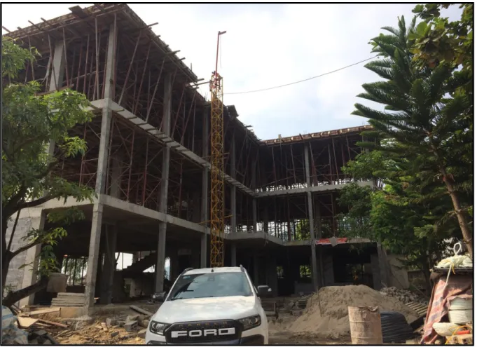 Hình 1.4. Trường THCS xã Dân Chủ huyện Hoành Bồ, đang triển khai thi công. 