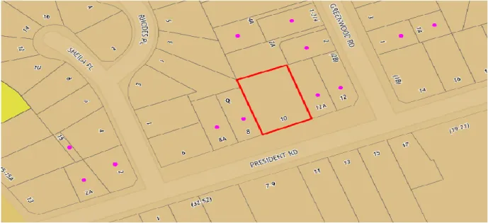 Figure 1 below identifies the Torrens title lots in the vicinity of the subject site below  700m 2   (shown  by  purple  dots)
