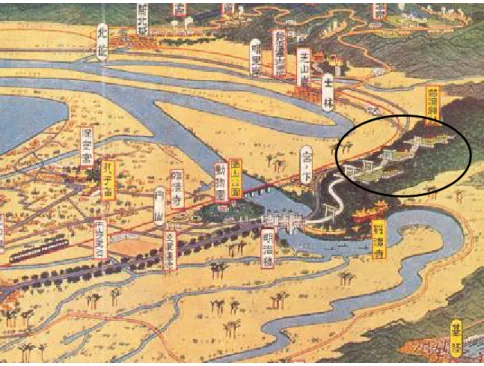 圖 4-3-3    臺北市大觀—部分（金子常光繪，1934；遠流出版社，1997 三版）          圖 4-3-3「臺北市大觀」所繪的範圍和前者相似，但因繪者與前四幅圖的繪 圖者都不同，此圖顯得十分壯闊，可向西眺望臺灣海峽，美麗的觀音山也入眼簾。 但值得注意的是，金子常光在此圖內，將總督府經營臺灣神社的週邊相關建設都 凸顯出來，例如敕使街道是一條兩側種滿樹木的林蔭大道，鐵路修築於敕使街道 西側，還繪上火車正行駛於鐵道上，由冒出的黑煙還可以知道火車正往北駛去， 一樣可以抵達臺灣神社的劍潭山山腳下；美