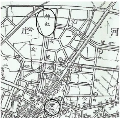 圖 5-2-8    白河都市計畫圖(1943)，南天書局提供；局部圖            官署規劃在都市的中心位置附近，毗鄰著就市區民宅密集之處，應是為了統 治的方便，這和許多市區改正計畫與都市計畫一樣；神社則規劃在遠離舊市區的 都市的正北方，所以神社坐向應屬於坐北朝南，神社與官署的空間對應關係是屬 於一北一中遙望的型態。  神社附近也規劃了學校和公園數區，白河庄內的學校都在這附近了，顯示神 社地區被一大片有綠地的公共設施所包圍，全然有別於白河建築雜亂的傳統市 區，也突顯這一區的教育與教化功能；而神社和