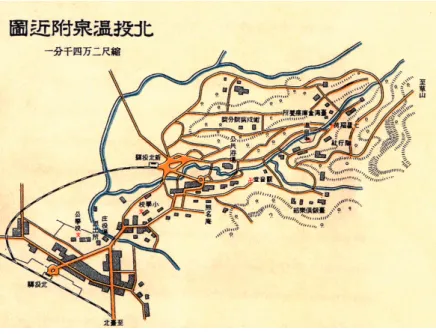 圖 12  北投溫泉附近圖  (四)  礦業知識—北投溪蘊育國際級北投石  「北投石」是北投溪源流地熱谷湧出極高溫青磺，流出後溫度漸降，溪內岩石因常期浸泡在 硫酸溫泉水中，在高溫的硫酸腐蝕下安山岩表層經過白化，產生黏土礦物質吸附溪水中礦物質後， 產生沉澱、結晶，其聚合狀結晶體即是「北投石」 。  1899 年來臺任教的教岡本要八郎（1876-1960），常利用公餘閒暇研究臺灣的礦物。1905 年， 岡本氏到北投溪採礦石並拍照記錄，有一次將拍好的底片放置在北投溪的石頭上面，回家後發現 底片曝光，於是將北投溪石