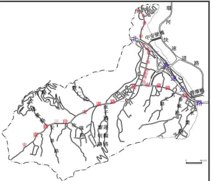 圖 3-2-4  安坑地區主要道路圖  【資源來源：本研究 2004 年改繪自新店都市計畫街道圖，2002 年】  3.交通改善工程計畫  為了紓解安康路之交通，改善北二高安坑交流道聯絡道路服務品質，健全  新店安坑地區聯外交通路網，提高該地區之交通可及性，規劃交通改善計畫(圖 3-2-5) ，主要包含(1)新店外環道路，屬安坑 40 米特一號道路，此部分已納入「台 北生活圈道路系統建設計劃」 ，並予以優先推動，預計 2006 年完工通車。(2)永 和次系統 25 米道路配合五重溪高架便道伸及中安大橋工程，
