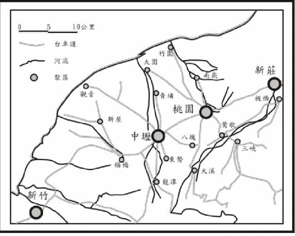 圖 4-4  桃園沖積扇上的臺車道分布圖：昭和 5 年（1930）左右  資料來源：陳正祥（1993） ， 《臺灣地誌下冊》 ，1132 頁，臺北：南天書局。  （3）  戰後  在交通位置上，桃園地區為臺北盆地通往中南部的必經之處:全省交通大動 脈的縱貫鐵路與縱貫公路，皆通過本區，其路線大致平行。區內之地形，對於交 通建設沒有妨礙，故公路網已頗為密集。桃園、中壢與楊梅為本區公路交通的三 個中心。 （圖 4-5） 