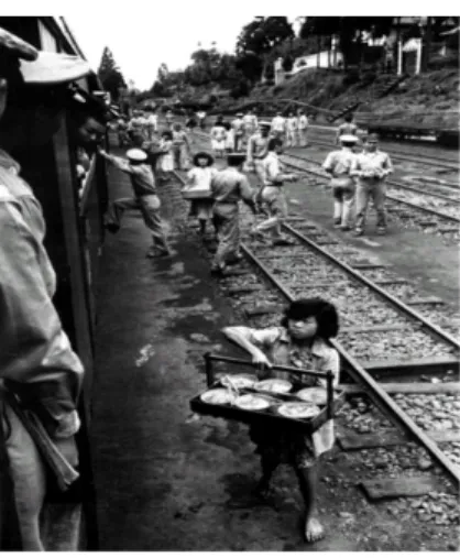 圖 1-1-2  竹東市集圖  1998 年改為柴油客車，建造的目的隨著時代的變遷增加，運過木材、 煤礦、石灰礦、水泥、玻璃、化學原料、旅客等。 2007 年 3 月 1 日因為 六家高鐵站連接工程的關係而停駛 新竹 市到竹東的區段，直到 2011 年 11 月 11 日復駛。  橫山日據新竹州時期，日本人稱它為「大背山」。當年先民從芎林沿 溪向上游拓墾，見前方大山被如橫刀峙立，狀如迎面而來，故取名「橫 山」。橫山鄉古名為「橫山聯興庄」，山後擁有大寮、四份壢等部落，總 稱大山背。本鄉靠近雪山山脈，全鄉為高山