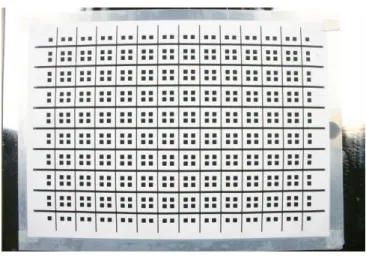 圖 2  焦距 18 mm 時之標準校正圖  方法 1：雙二次(bi-quadratic)內插函數  以雙二次內插函數描述兩座標系統間之關係時，相片座標 ( , )x y 與實體座標 ( , x y ′ ′ ) 之 關係可表為(1)式所示，其中 p 1 ~ p 9 及 q 1 ~ q 9 為待定係數，所以需要至少 9 個點之已 知座標來解得關係式中之待定係數。  2 2 2 2 2 2 1 2 3 4 5 6 7 8 9 2 2 2 2 2 2 1 2 3 4 5 6 7 8 9xp xp yp xyp x