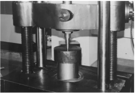 Fig. 4. The set-up arrangement for the preliminary tests of the hydrostatic extrusion apparatus.