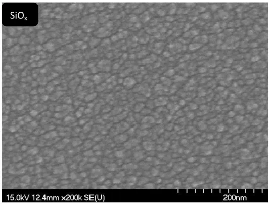 Fig.  4-2  SEM  image  of  (a)  the  SiO x   film  and  (b)  the  SiN x   film  deposited  by  sputtering,  respectively