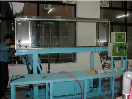 Figure 9. Installation of the first version of the double recirculation flume. 