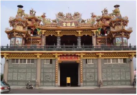 圖 16  中心埔五穀宮  （三）七十份天神宮  七十份天神宮位於銅鑼鄉七十份庄內，七十份名字的由來是墾首曾柏棟等人集資七 十股共同開墾，清乾隆 47 年各股夥鬮分土地時，創設公館辦理庄務，並附設祭拜天神 的神位，此即天神宮的前身。七十份初成立，附近出磺坑的原住民仍有出草砍人頭的問 題，造成村民寢食難安，於是集合眾人的意見，當天祈求蒼天助佑，保佑村民的生命安 全，並且祈求五穀豐收，這就是天神爺的由來。  光緖八年﹙1882﹚，庄民感念於有神無廟，於是由羅氏家族捐地，同時向村民募款 建神宮，開始時的名字就叫做