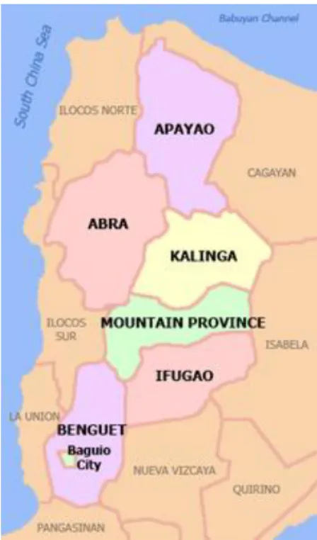 圖 2-6：為 Cordillera 行政區內所屬的省份。 72 Kalinga 省為是黃色的區塊。(此圖可與 vii 的地圖互為參考)    (三)、Halo halo          離開 TUG 機場後的 Tricycle 抵達巴士站。我們在此等候換搭沒有冷氣的老 舊箱型車前往 Kalinga 省中心─Tabuk(市)。候車時，迪爸同樣地被其他在地人詢 問身旁這位「白白的人」是誰，迪爸有時回答「他是台灣人」 ，但有時會回答「他 是上村的人」 。不管我和迪家人到機場、車站、菜市場、醫院、婚禮、鎮公所等