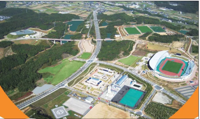 圖 3-8 日本三木綜合防災公園鳥瞰圖  （資料來源:兵庫縣廣域防災中心網頁、https://www.fire-ac-hyogo.jp/）  (二) 地區防災據點案例－長岡市民防災公園（新潟縣長岡市）    新潟縣中越地震後，長岡市政府依據「長岡市民防災文娛核心區都市再生整備計 畫（長岡防災シビックコア地区都市再生整備計画）」，在舊長岡碼區中心大規模徵 地建設長岡市民防災文娛核心區，建設公營住宅、長岡地方合署辦公大樓、長岡市消 防總部辦公大樓、長岡市民防災公園、長岡市民中心花壇、長岡市民防災中心及兒童 學步