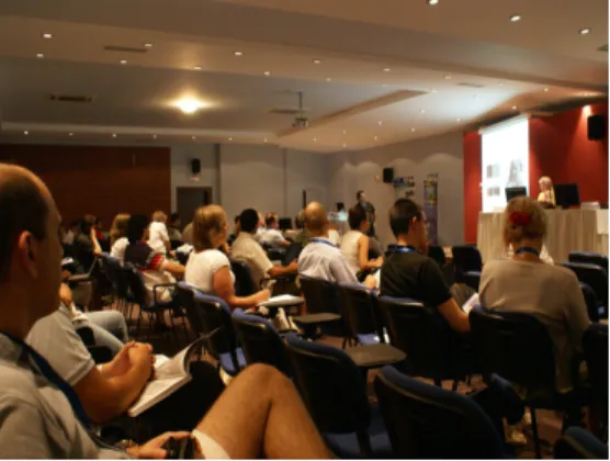 圖 1. Prof. Damnjanovic  演講情形          圖 2. Dr. Fillon  說明歐洲光電市場趨勢圖 