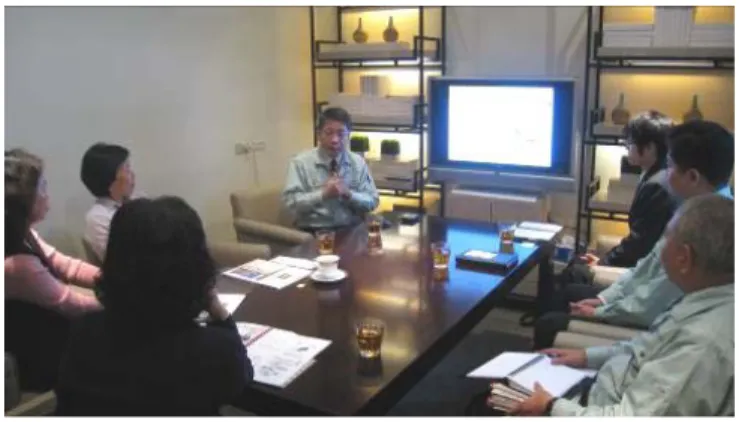 圖 4-4  拜訪國美建設公司  伍伍伍 伍、、 、經營理念、經營理念經營理念 經營理念  一一一 一、、、 、經營理念經營理念經營理念 經營理念  東京都物業管理機構的經營理念建立在以「建物價值的創造者、優質生活的 領航者、社區資源的整合者」三大品質政策，嚴格執行 ISO 標準化作業，以明確 的評核標準強化團隊合作。  二二二 二、、、 、經營策略經營策略經營策略 經營策略  基於上述的理念，東京都以「跨國經驗技術之傳承」 、 「團隊專業服務的肯定」 、 「致力配合公部門政策」、「永續經營的提升策略」及「