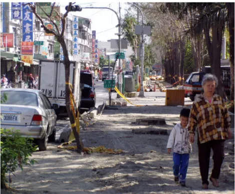 圖 3-3 挖埋施工工地髒亂  (資料來源：高雄市政府工務局) 