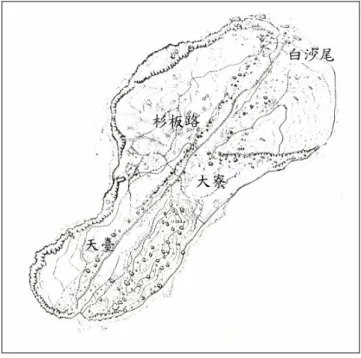 圖 2-13    小琉球及四角頭位置示意圖  資料來源：1、台灣總督府臨時台灣土地調查局，〈琉球  嶼南部〉收入《台灣堡圖》 （台北市：遠  流，1996 年） 。                                                          2、洪敏麟等編， 〈琉球嶼北部〉收入《台灣  堡圖集》（台北：台灣文獻委員會，1968  年）。  （一）大寮  大寮的地名來源，可能與其背地的高丘地形有關。由於先民曾於此地搭建魚 寮，以作為瞭望海面（可能是為了追尋魚群蹤跡，並指