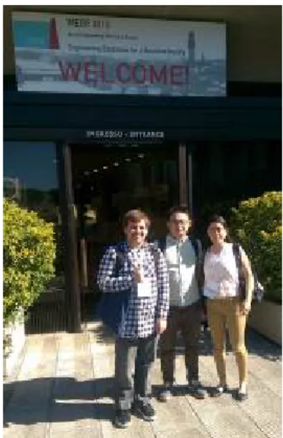 圖  24  於 WEEF 2015  報到櫃台內與負責檢查身分人員