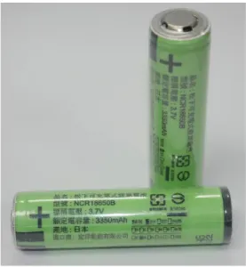 圖 圖 圖 圖  3.21 18650 鋰電池鋰電池 鋰電池 鋰電池 3.3.6  定時斷電模組定時斷電模組定時斷電模組 定時斷電模組  由於監測系屬於長時間運作，模組長時間放至於室外，環境較室 內惡劣許多，可能造成模組的不穩定，而導致當機或運算失常，本研 究使用繼電器使模組斷電後重新供電，以達到模組重啟，減低因模組 失常而無法正確監測的時間與可能性。 