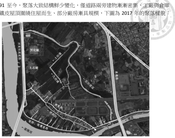 圖 18  洲美河流與街道圖。洲美由五分港溪與基隆河包圍，區域內有洲美圳及  五分港溪引流出的灌溉溝，住宅群沿洲美街兩側擴展，堤邊道路則多是貨車等大型車通行。 