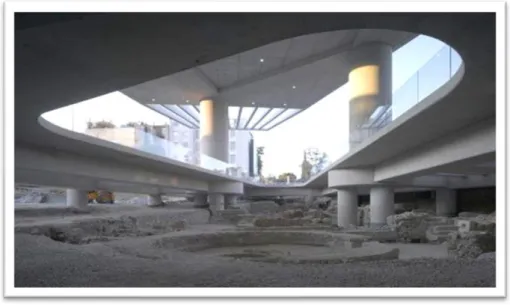 Figure 2.4: The great opening at the New Acropolis Museum entrance  (Source: Archdaily, 2010) 