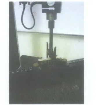 Figure 28:  Universal Testing machine used for flexural test 