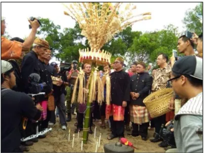 Gambar 1.2 :  Antara upacara ritual Kaul (2017) yang menggunakan  serahang kakan sebagai medium untuk persembahan