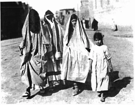 Figure 11: Four Iraqi women (Llewellyn-Jones 2003: Figure 146) 