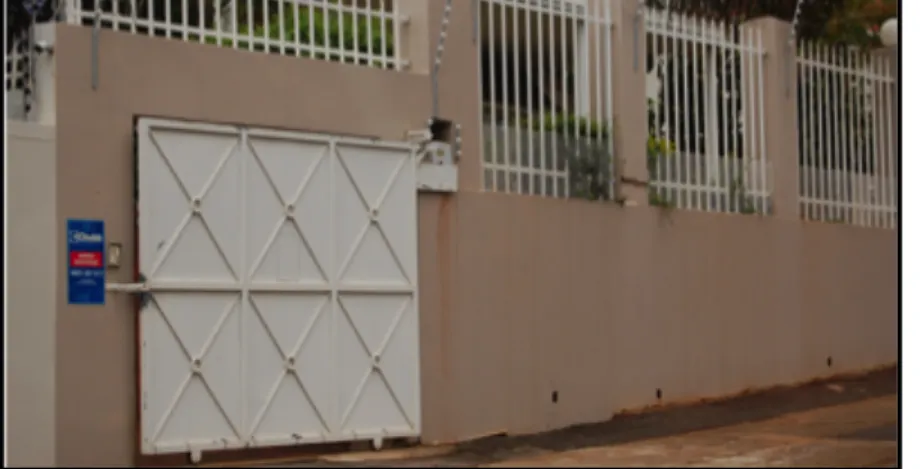Figure  10:  Fortified  wall  in  Glenwood. 