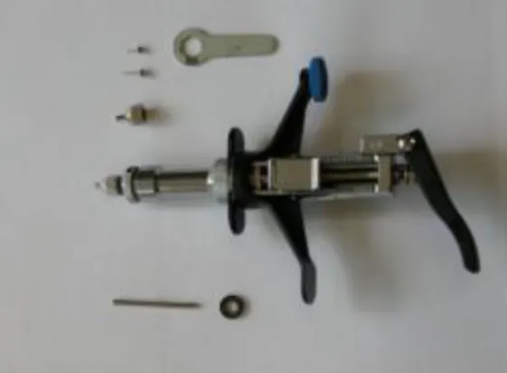 Figure 13 McClintock syringe and accessories 
